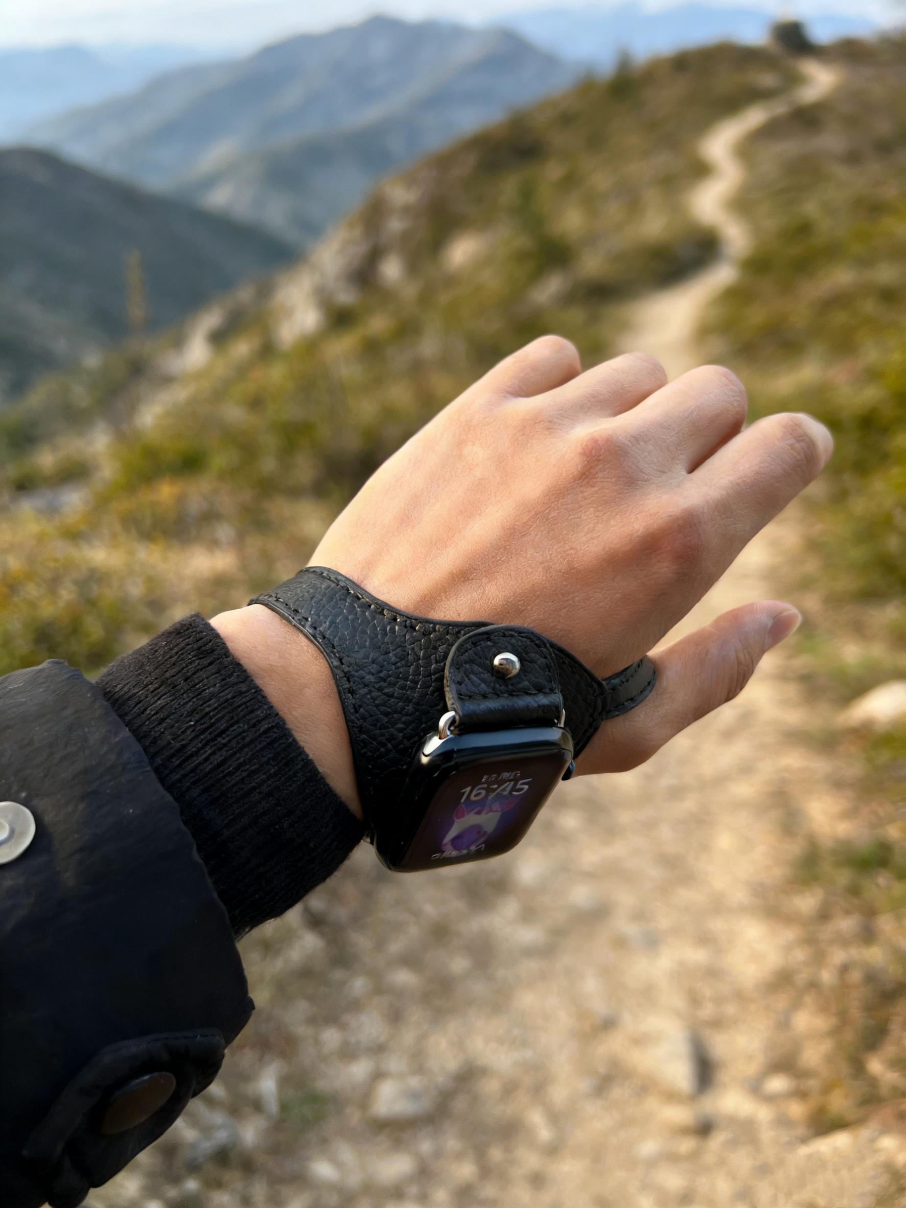 Отличный спортивный кожаный ремешок с петлей для Apple Watch, для мужчин и женщин, серия 11/10/9, 40 мм, 41 мм, 42 мм, 44 мм, 45 мм, 46 мм 38mm40mm41mm чёрный toy daily