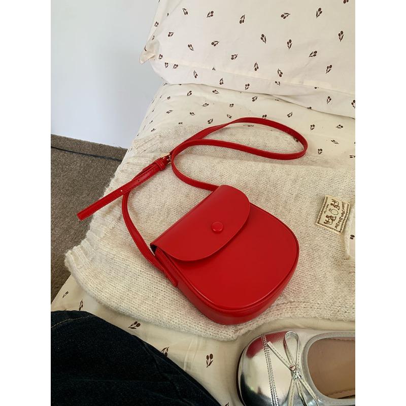 Five-color Candy Bag New Year Red Small Bag Korean Ins One-shoulder Versatile Crossbody Mobile Phone Bag Retro Saddle Bag Women beige Yiran Furniture