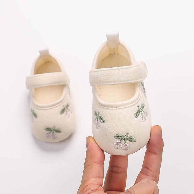 Весенние новые детские туфли с вышитыми маленькими цветами inner length 11cm white Gtime Shoes