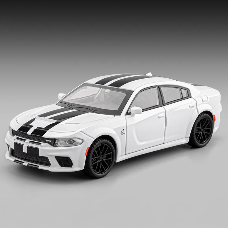 1:32 Dodge Charger SRT Суперспортивный автомобиль Сплав Литье под давлением Модель автомобиля Высокая симуляция Домашнее украшение Праздничный подарок Другу белый Interesting toys