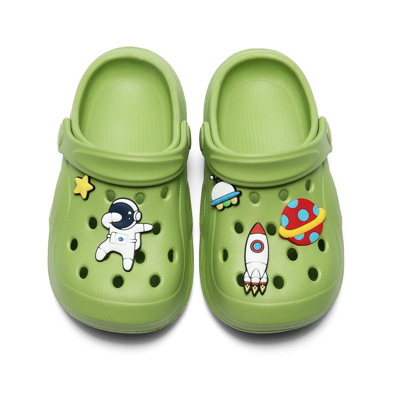 Детская обувь Hole Shoes, летний новый стиль, для мальчиков, Baotou, нескользящие сандалии с мягкой подошвой, для девочек, милая детская пляжная обувь 23 трава зеленый Steel giant