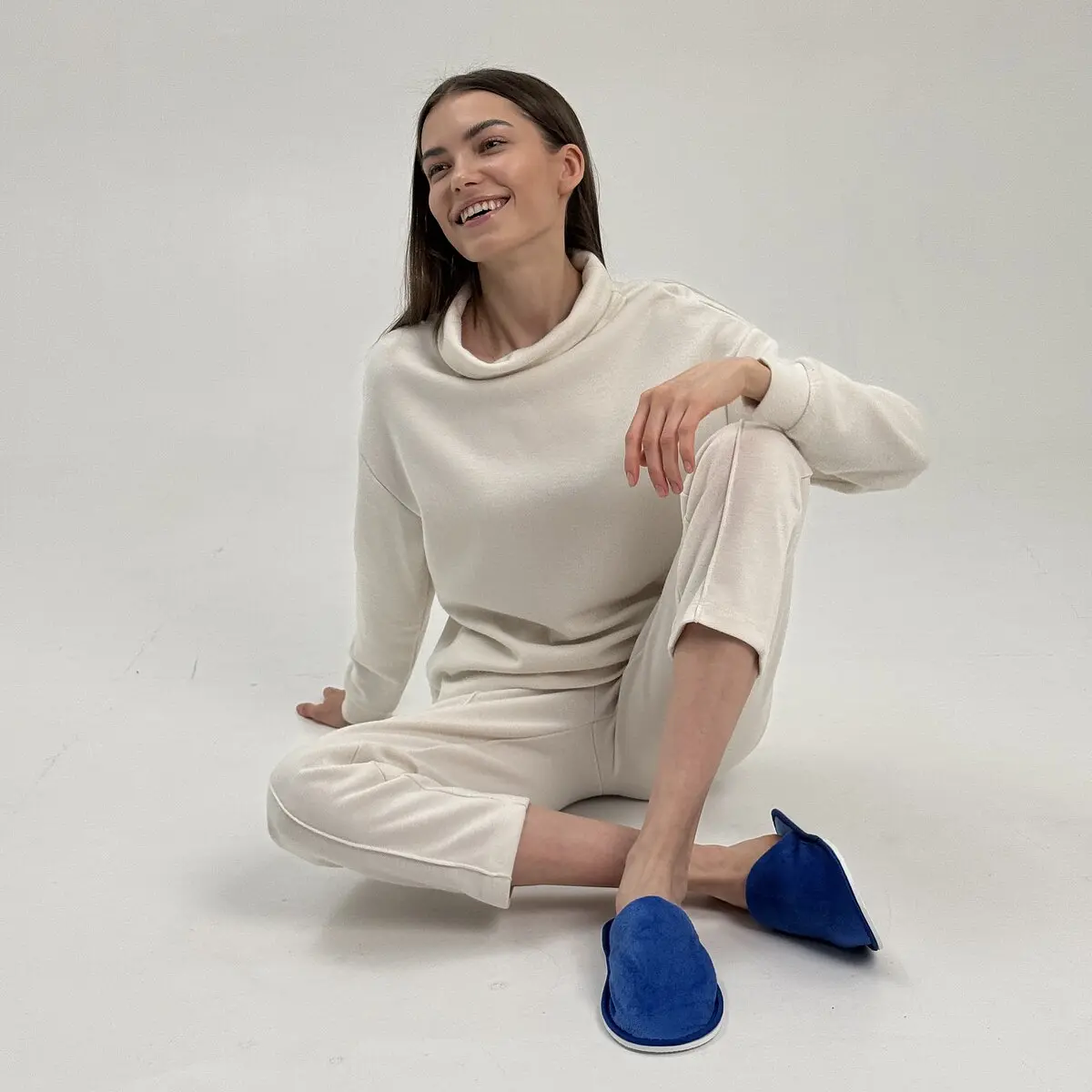 Тапочки TapModa плюшевые закрытые васильковые