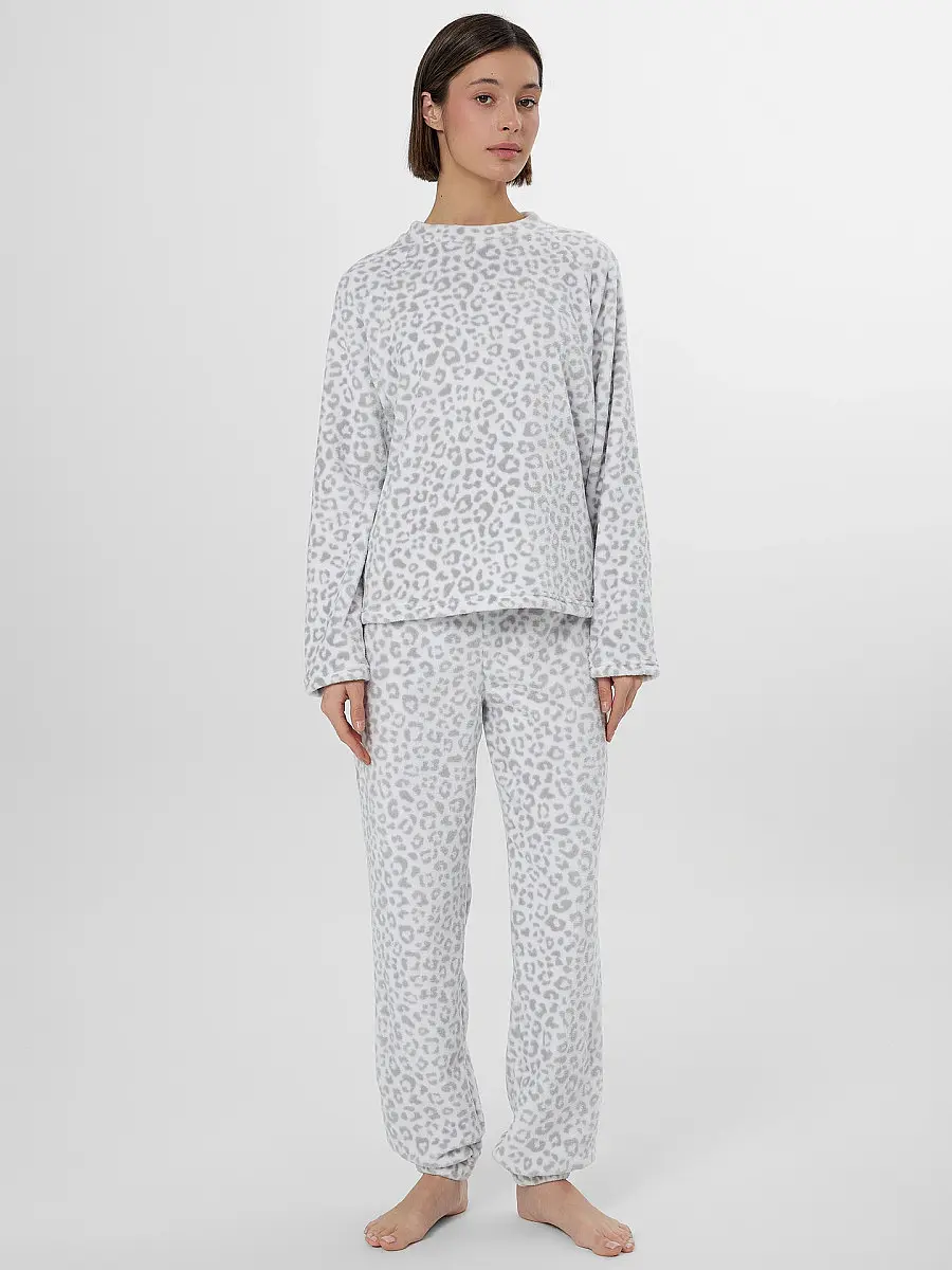 Пижама женская велсофт с леопардовым принтом белая Mark Formelle