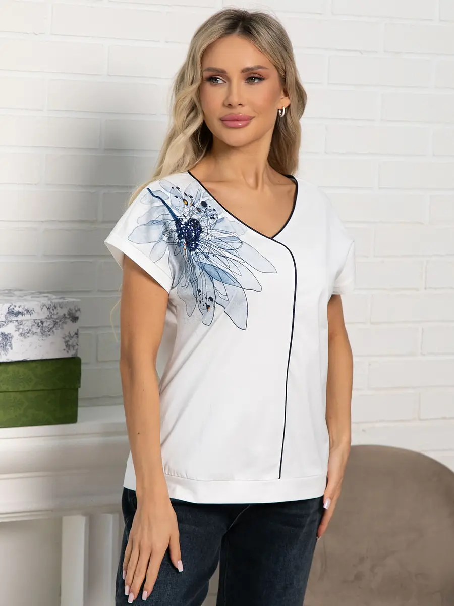 Блуза LT Collection прямая с V-вырезом белая