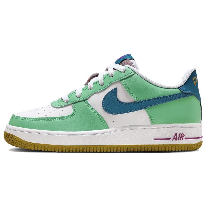 Кроссовки Nike Air Force 1 Low LV8 Play GS FJ4613-100 35.5 white