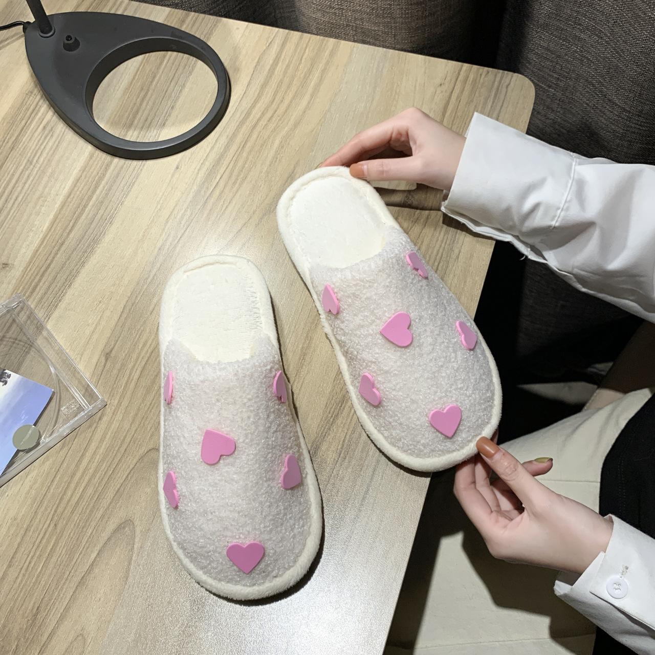 Модные женские зимние новые стильные шерстяные хлопковые тапочки, резиновые тапочки на плоской подошве, свободный размер, коричневые плюшевые тапочки Baotou 36-37 white Graceful Style