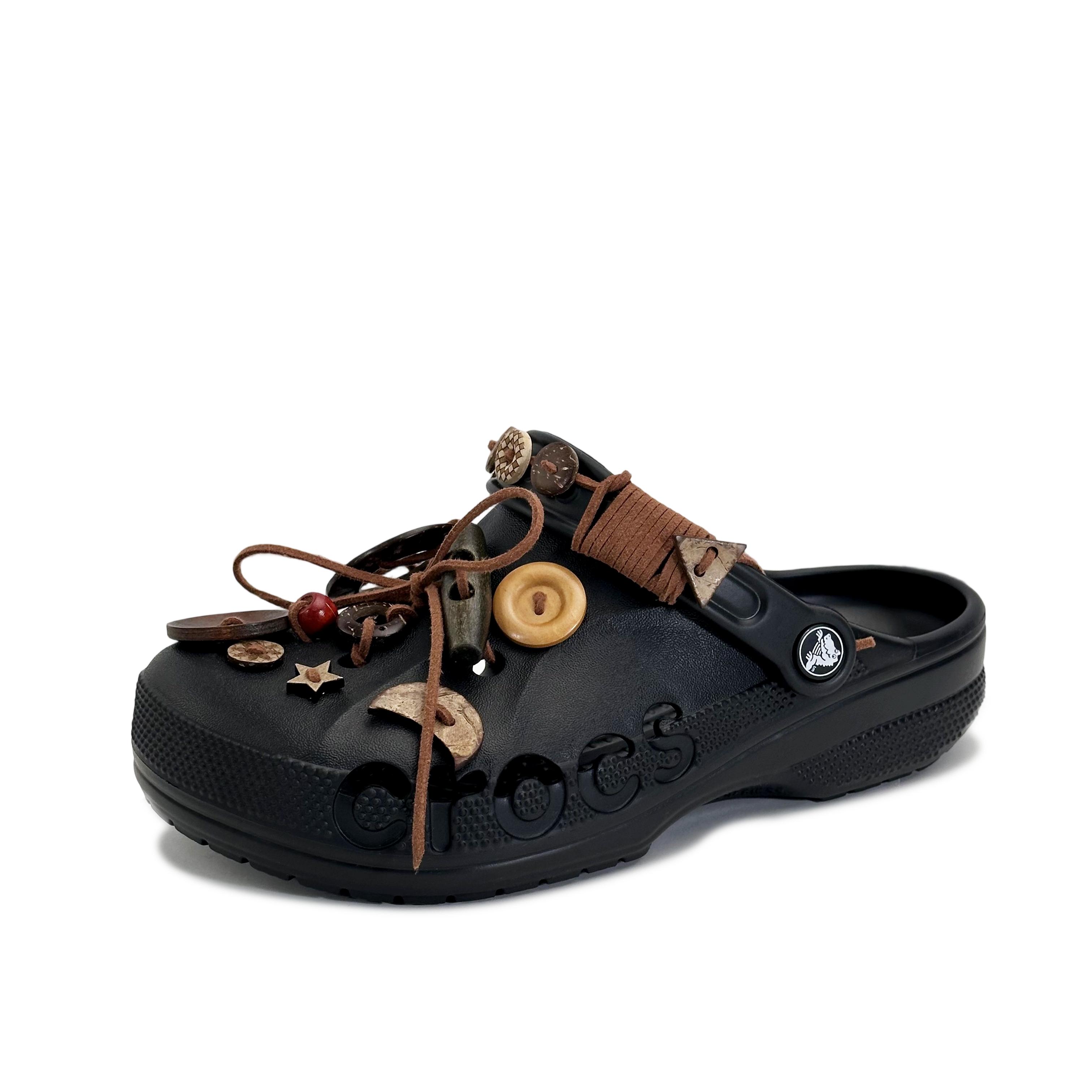 Crocs Baya EVA Пуговицы Beya Пляжная Ниша Новый Китайский Ретро Дизайн Высококлассный Мода Повседневный Стиль для Отпуска Обувь с Отверстиями Унисекс Черный 37-38 чёрный