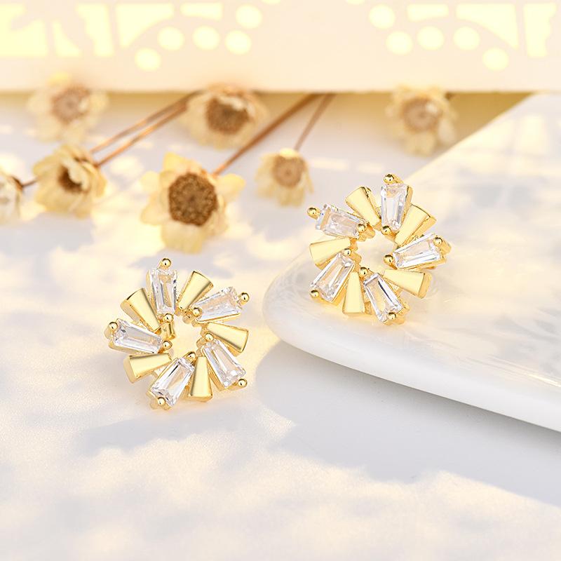 Новые высококачественные серьги-цветы Niche Earrings Earbers Temperament Earrings Simple Earrings Earrings Nourish Ear Holes beige Wucifang Jewelry