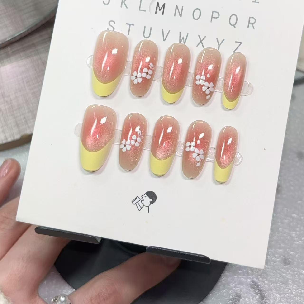 Съемные ногти  Кошачий глаз  в горошек со съемными элементами-бантиками - Милый ручной дизайн ногтей к Новому году beige Global Beauty