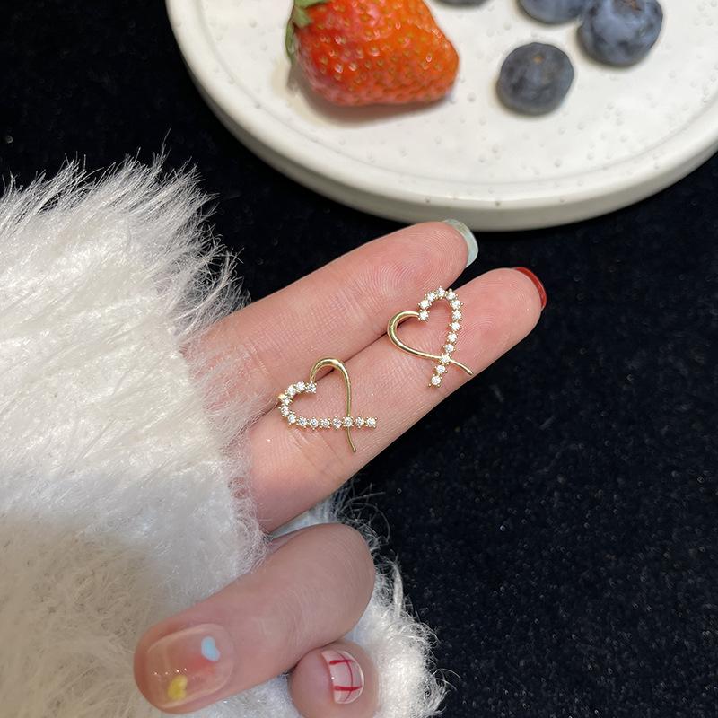 Серьги-гвоздики Love из циркония, женские летние серьги Niche Design Sense Flash Diamond Heart, серьги-гвоздики Temperament gray Lucky Star Jewelry