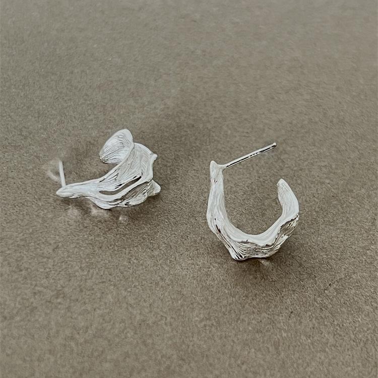 Folded Earrings Women s Light Luxury Exquisite Niche Design Temperament Cold Wind Fashion Versatile Earrings gray Wipon