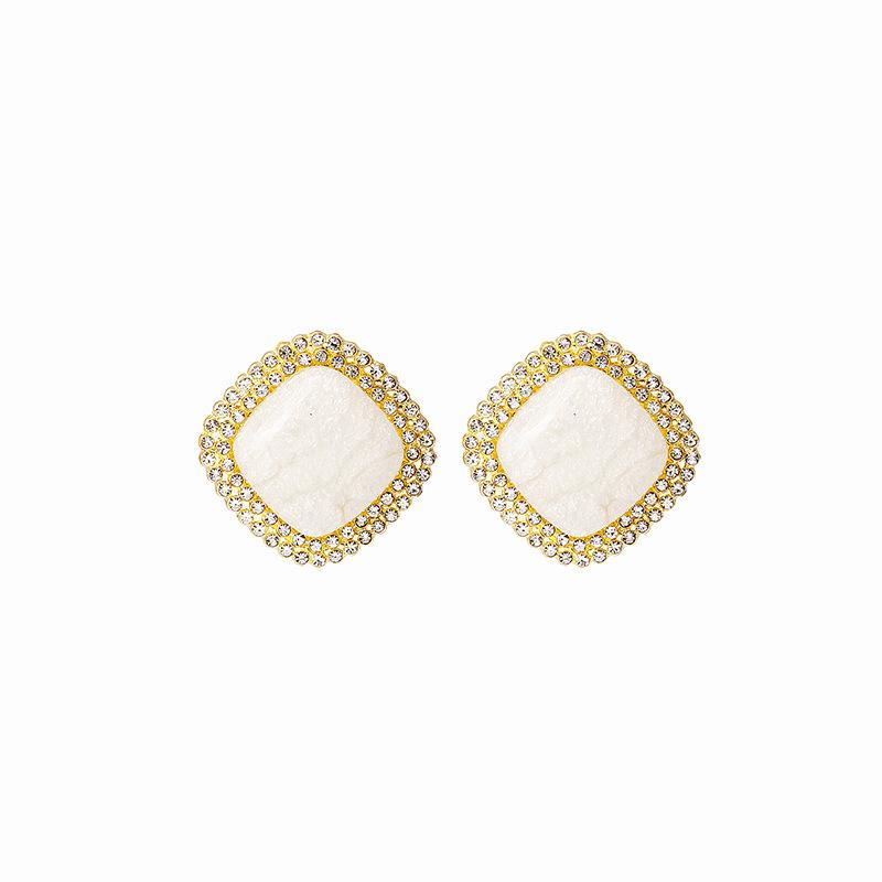 Super Fairy Geometric Earrings With Diamonds Design Sense Crack Square Pearl Commuter Elegant Stud Earrings beige BaiJia Jewelry