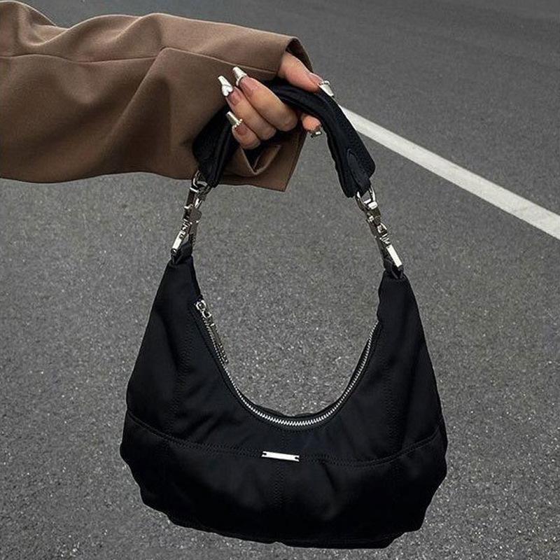 Черная ретро серия Hot Sunny Dark Cloud Bag Нишевый дизайн Повседневная и модная сумка-полумесяц Сумка на одно плечо/подмышку чёрный JMG Bags