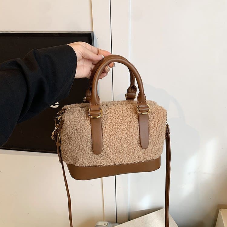 Женская плюшевая сумка через плечо хаки Your favorite bag