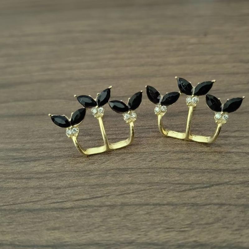 Серьги с зелеными цветами для женщин, корейские модные украшения, трендовые роскошные женские серьги-гвоздики с листьями из циркония чёрный Glimmer Gems