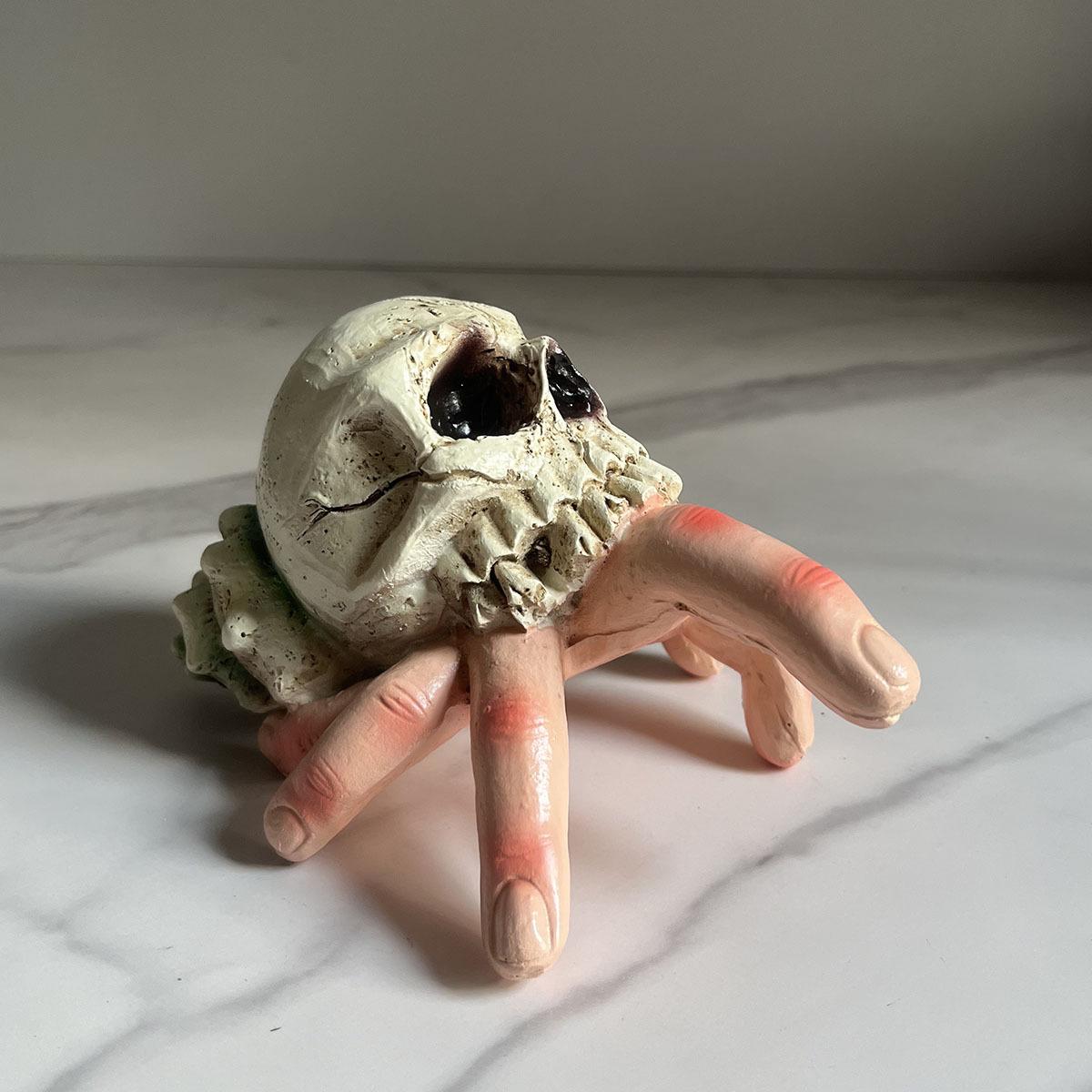 Skull simulation hand horror courtyard home decoration handicraft sculpture ornament gray Natural Pet Life