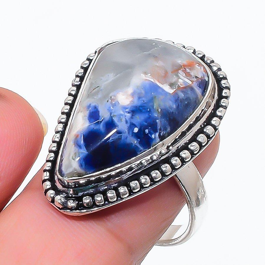 Кольцо из серебра 925 пробы с драгоценным камнем содалит, размер 9 gray Madonnajewels