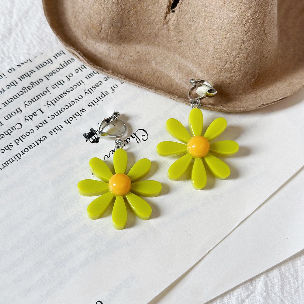 Корейские серьги Xiaoxiang Love Heart: Высококачественный летний сладкий дизайн с акцентами в виде капель масла yellow AI Supermarket