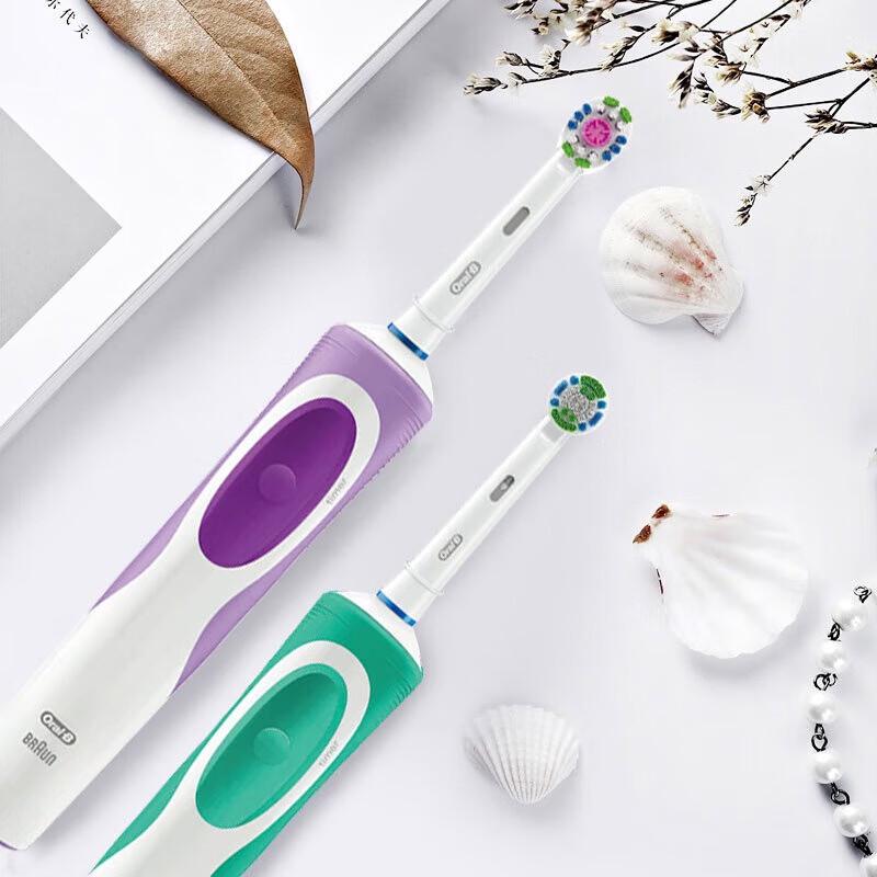 Перезаряжаемая электрическая зубная щетка Oral-B D12, штепсель CN (адаптер в комплекте) white