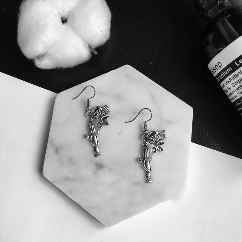 FJewelry металлические модные простые креативные крутые женские серьги-капли интересные наручники с лезвием 1 gray Honey pomelo tea