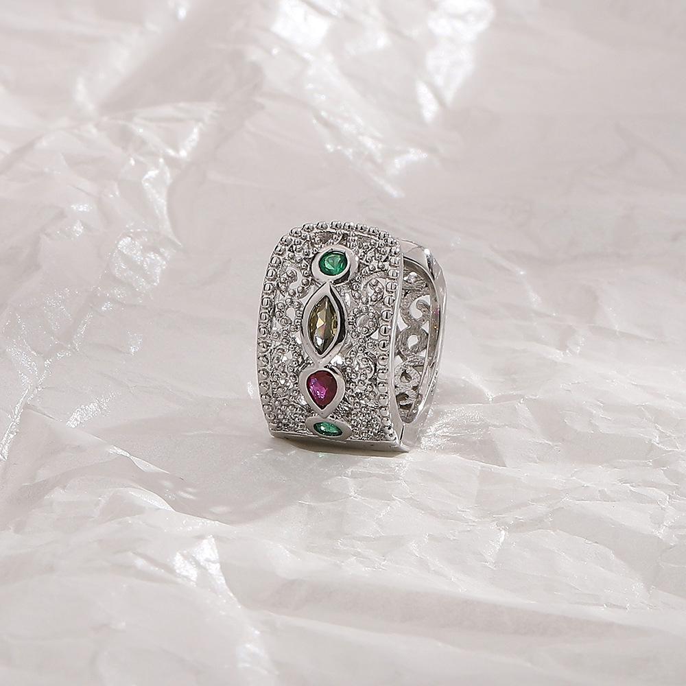 Серьги-пряжки из цветного циркония с ажурным узором, полые, из желтого золота 18 карат, с цирконием, серьги-трансгранички copper gray Commodity Jewel