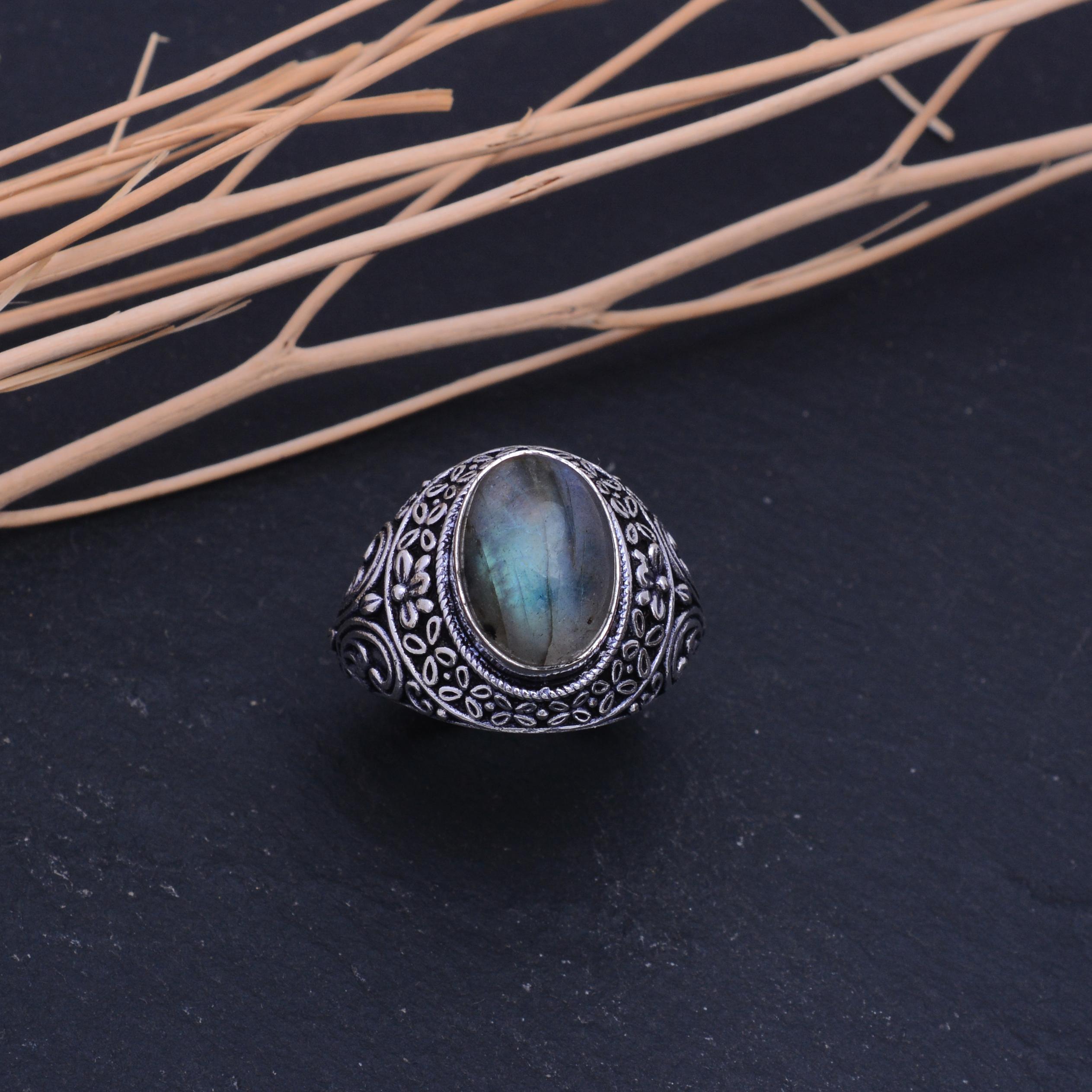 Кольцо из серебра 925 пробы с натуральным лабрадоритом, размер 7,75 O0w46 gray Manju Jewels Paradise