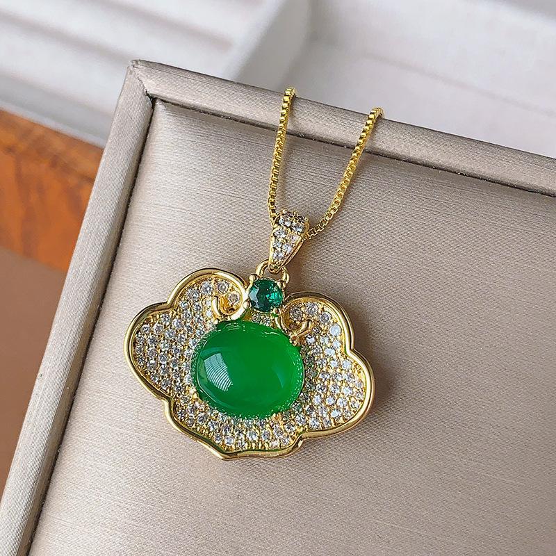 Jewelry Copper Bottom Gold-Plated Ice Seed Fluorescent Imitation Red Corundum Gold Pendant Necklace 10 * 12 gray Wo Bijouterie
