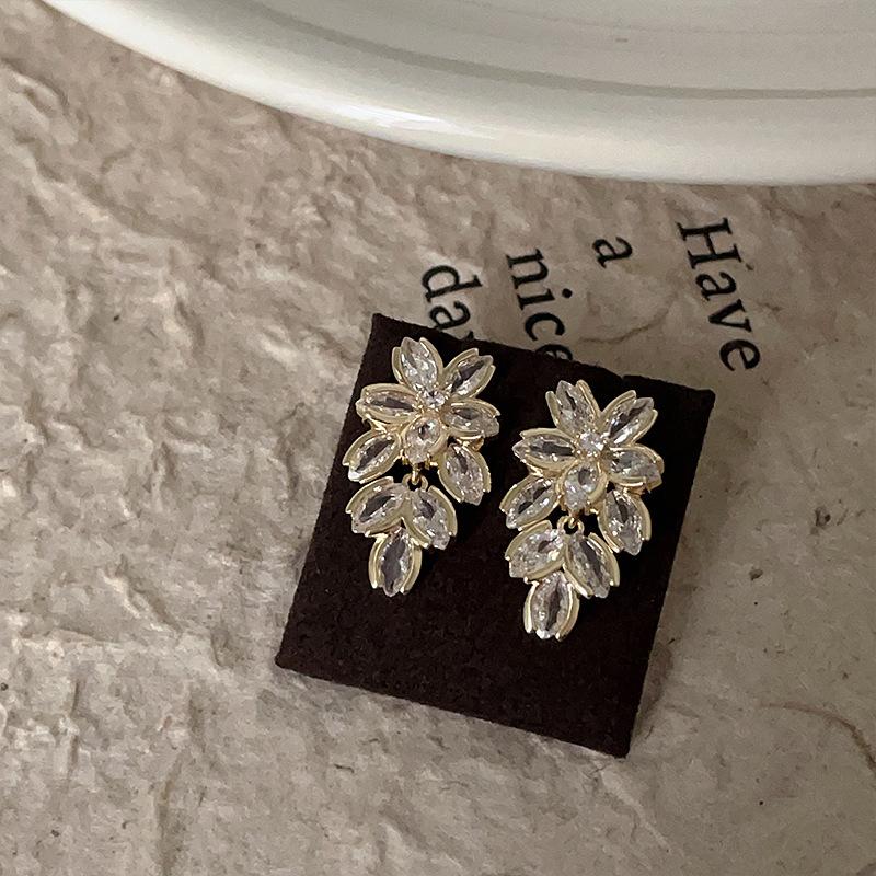 Серьги-гвоздики с бахромой из цветка циркония Super Flash, женские, легкие, роскошные, изысканные, элегантные, персонализированные, модные, универсальные серьги black Commodity Jewel