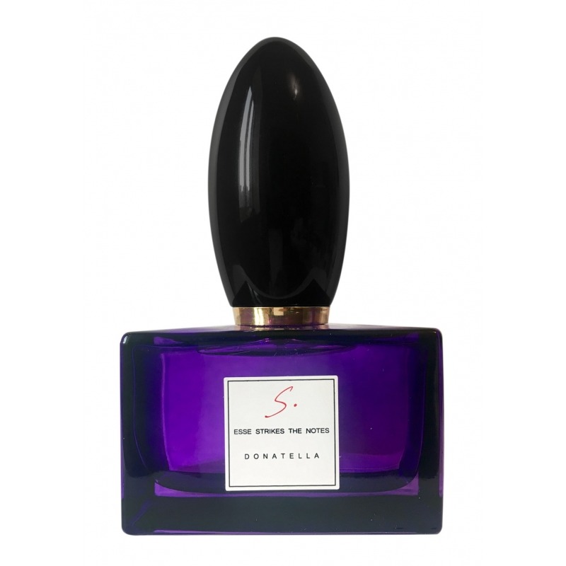 Donatella Esse Strikes The Notes