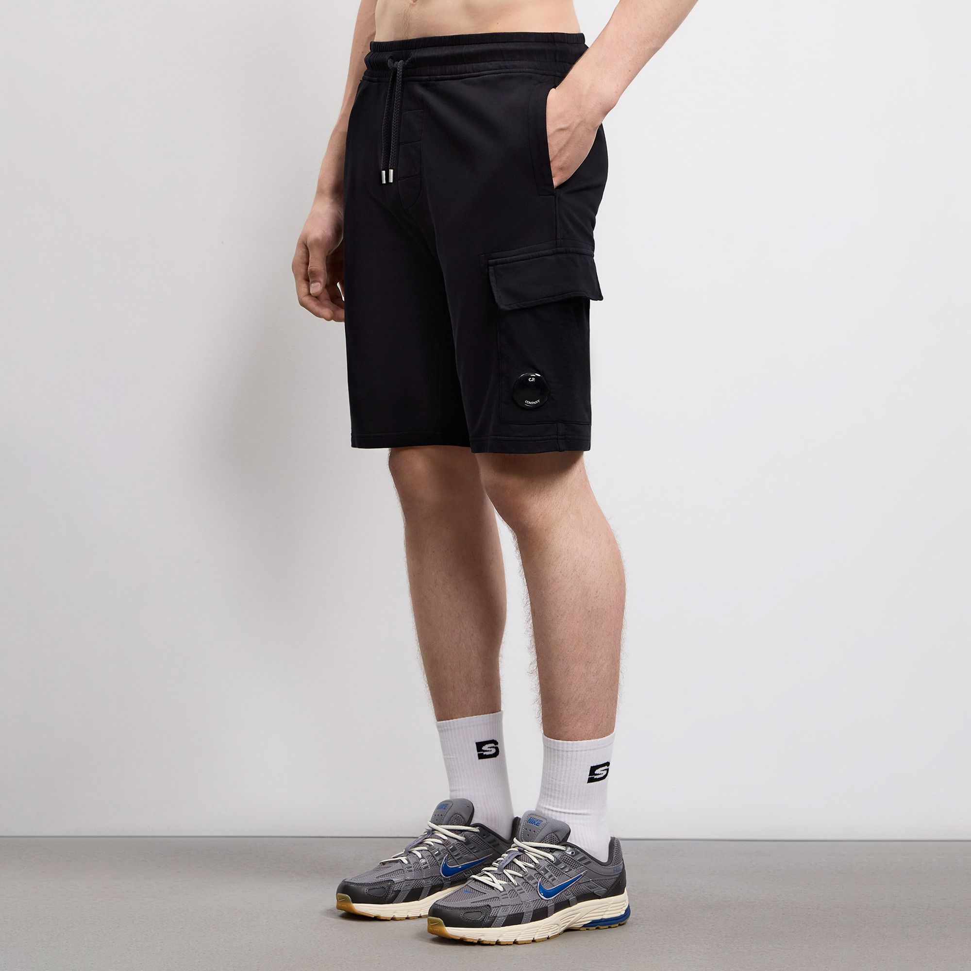 Мужские шорты Light Fleece Cargo Lens Sweatshorts C.P. Company RCCMSB704A-BLACK-M