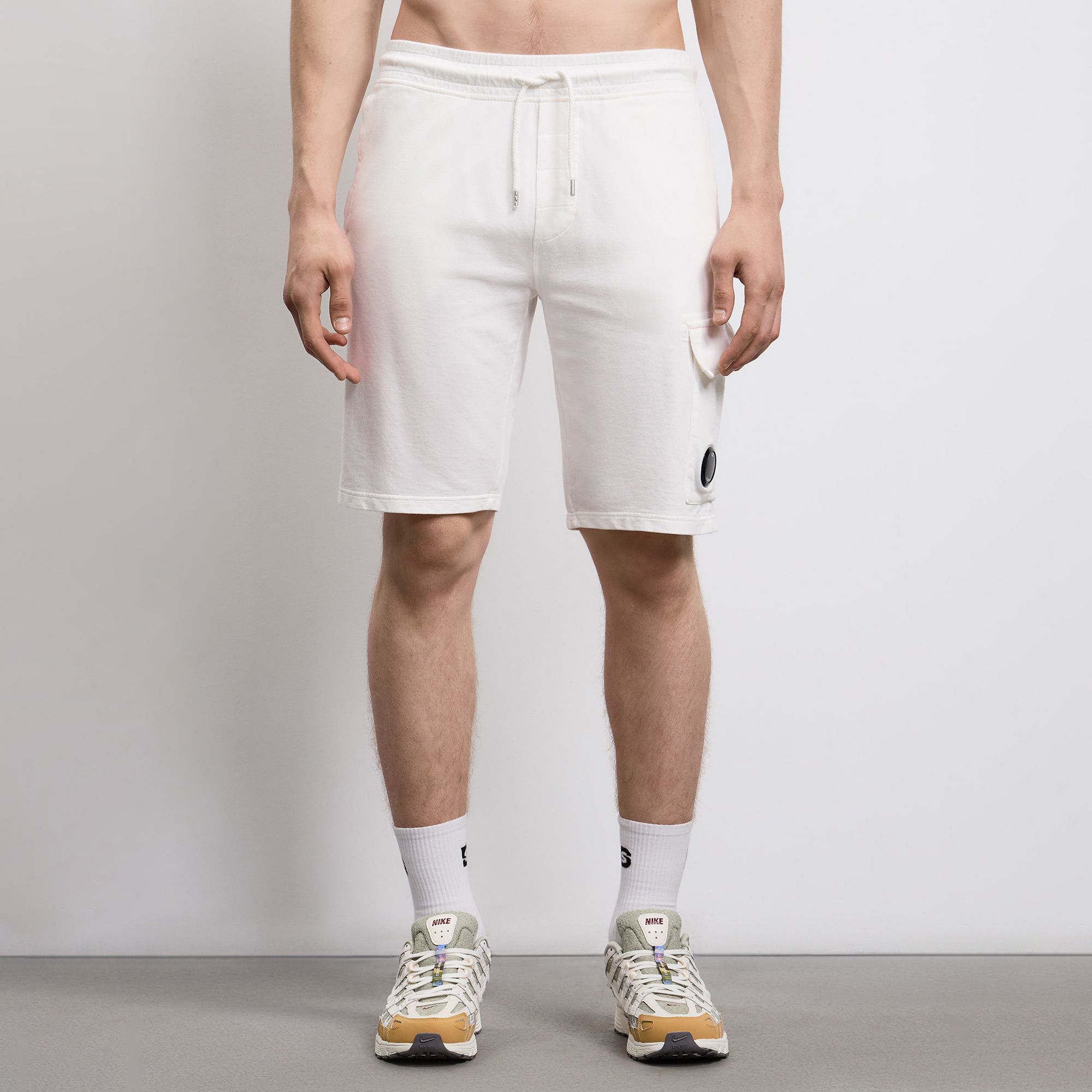 Мужские шорты Light Fleece Cargo Lens Sweatshorts C.P. Company RCCMSB704A-GAUZEWHT-XL
