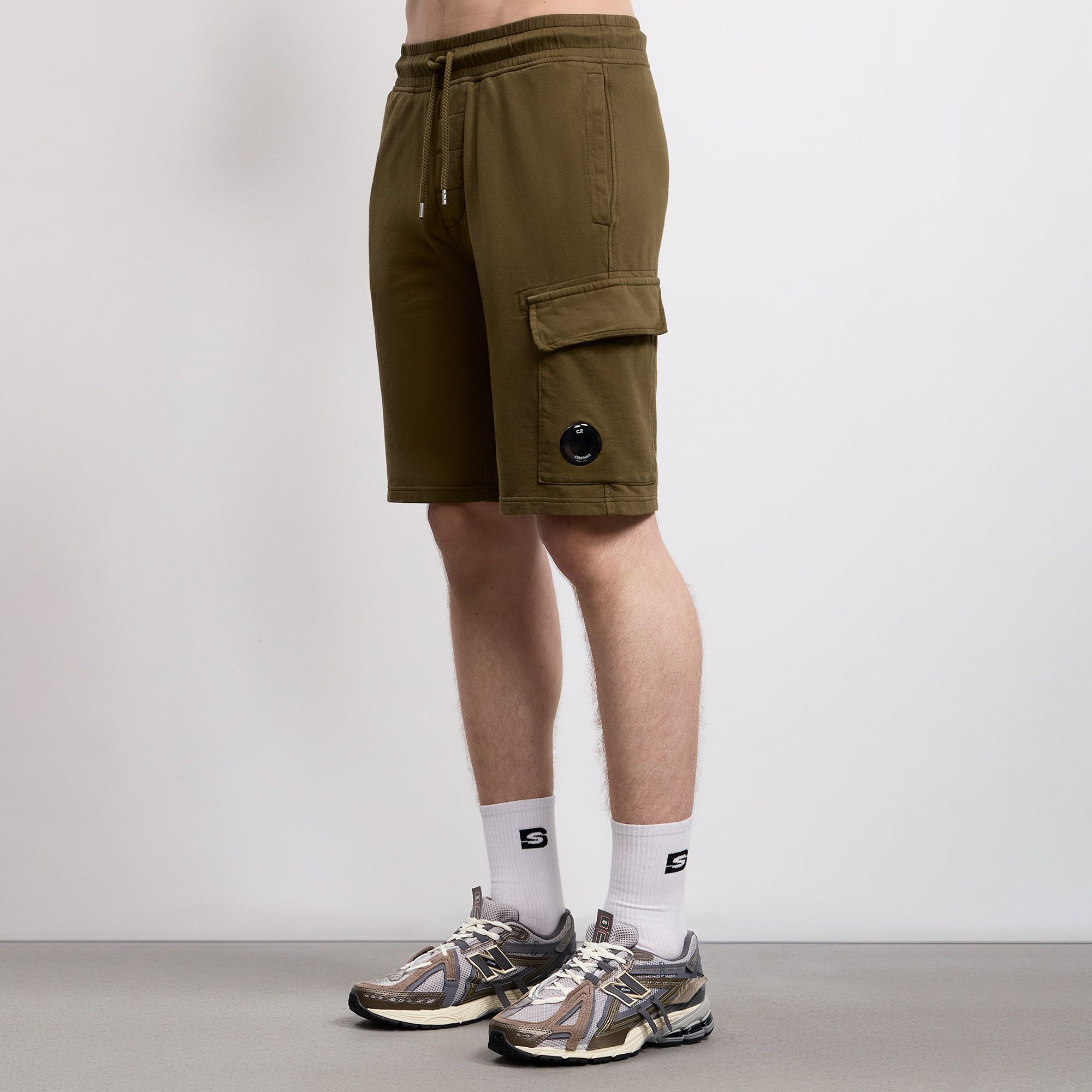Мужские шорты Light Fleece Cargo Lens Sweatshorts C.P. Company RCCMSB704A-IVYGREEN-XL