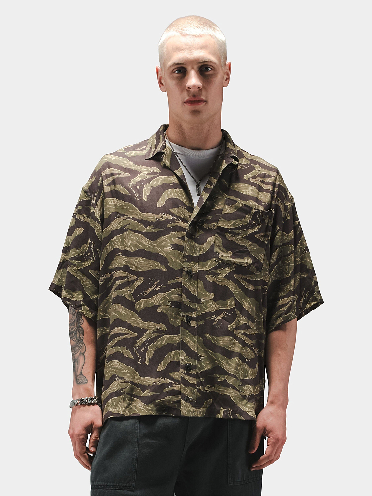 Мужская рубашка Camo Relaxed Camp Short Sleeve Shirt Alpha Industries MSS56002C1-952-XL