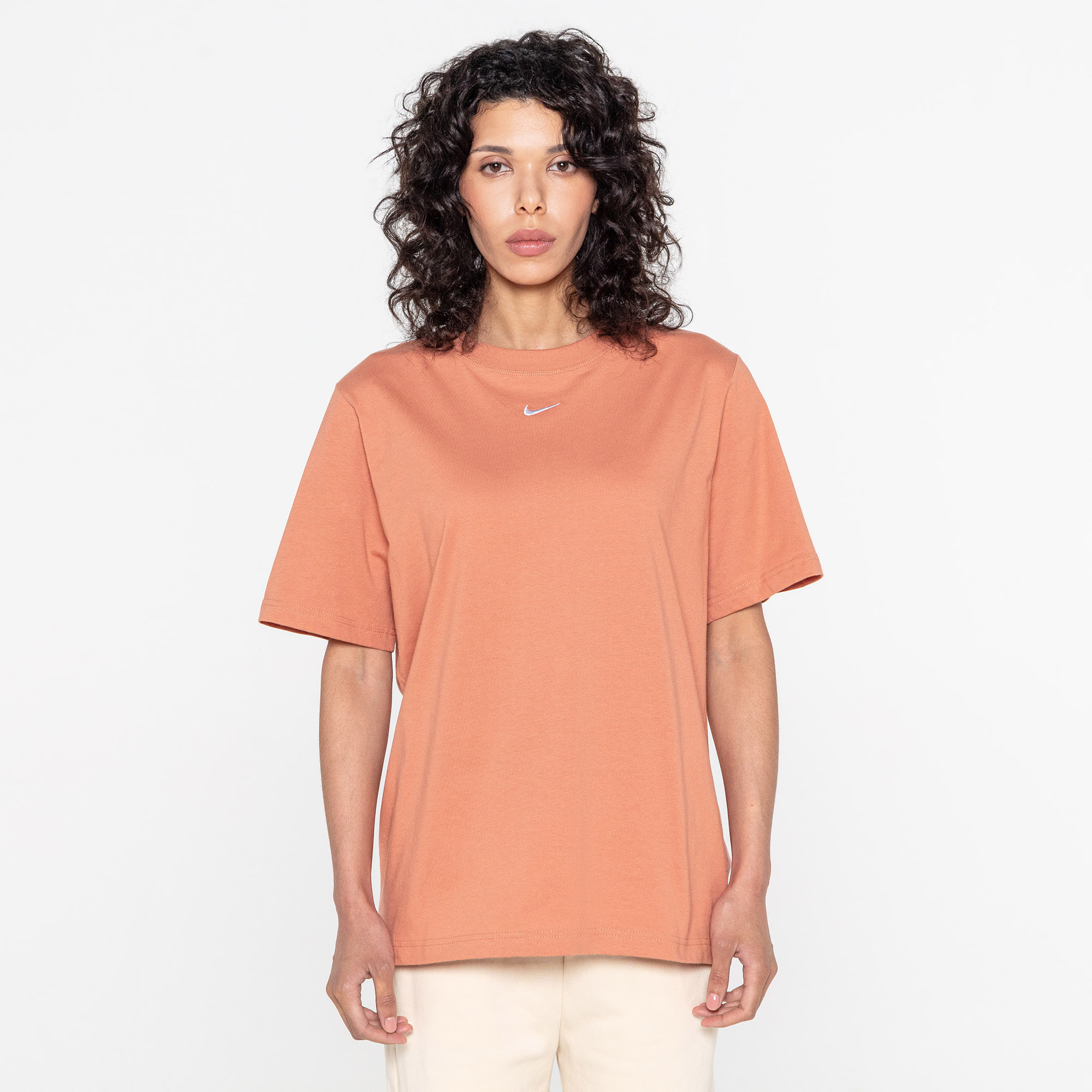 Женская футболка Nike Sportswear Essential FD4149-212-XS