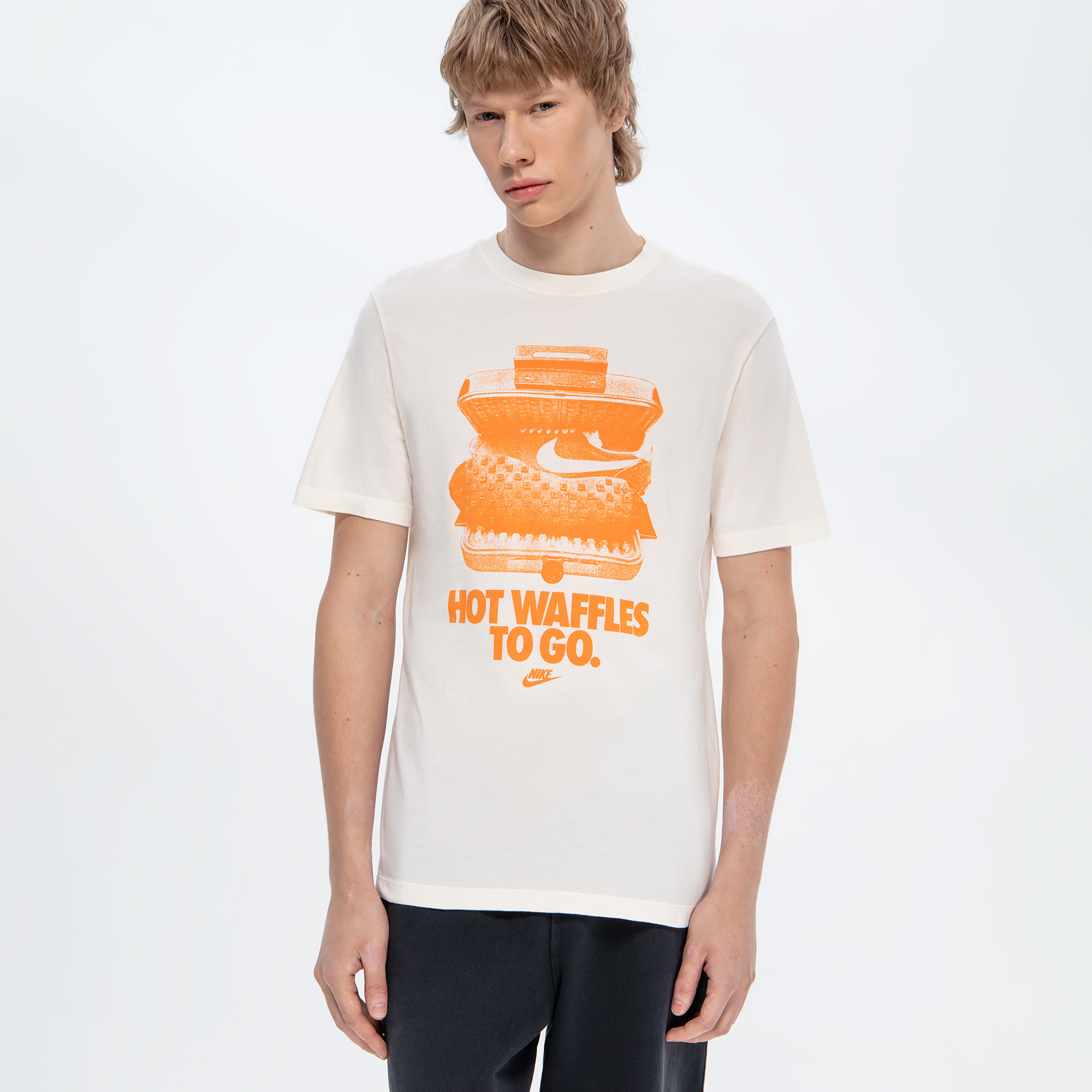 Мужская футболка Sportswear Tee Nike HV9803-110-S
