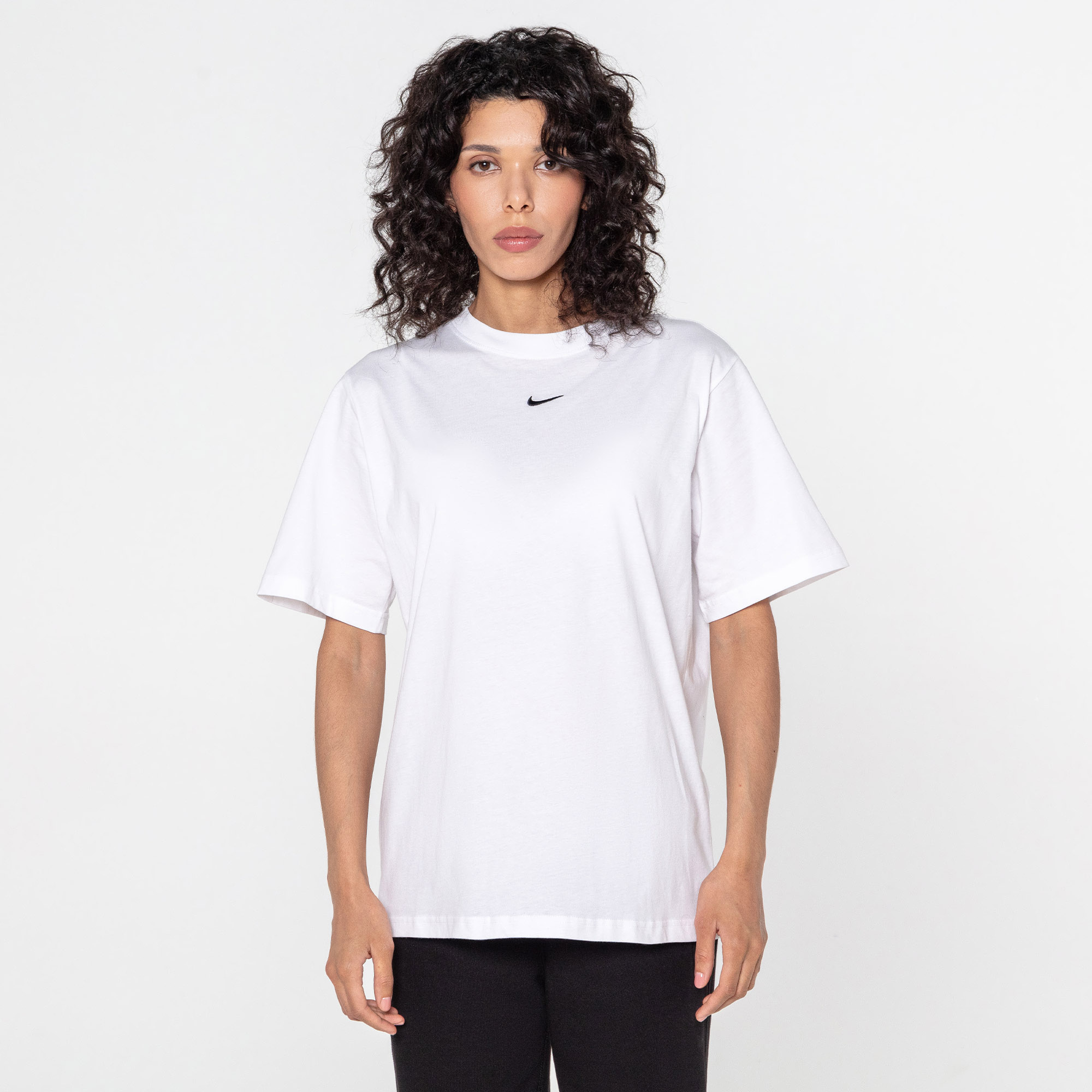 Женская футболка Nike Sportswear Essential FD4149-100-M