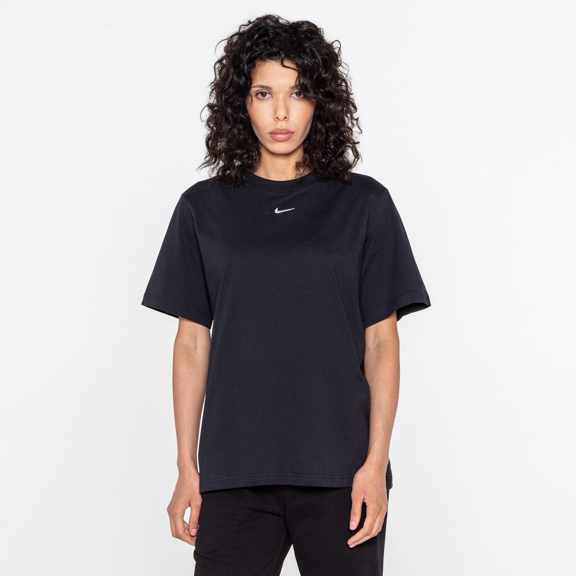 Женская футболка Nike Sportswear Essential FD4149-010-L