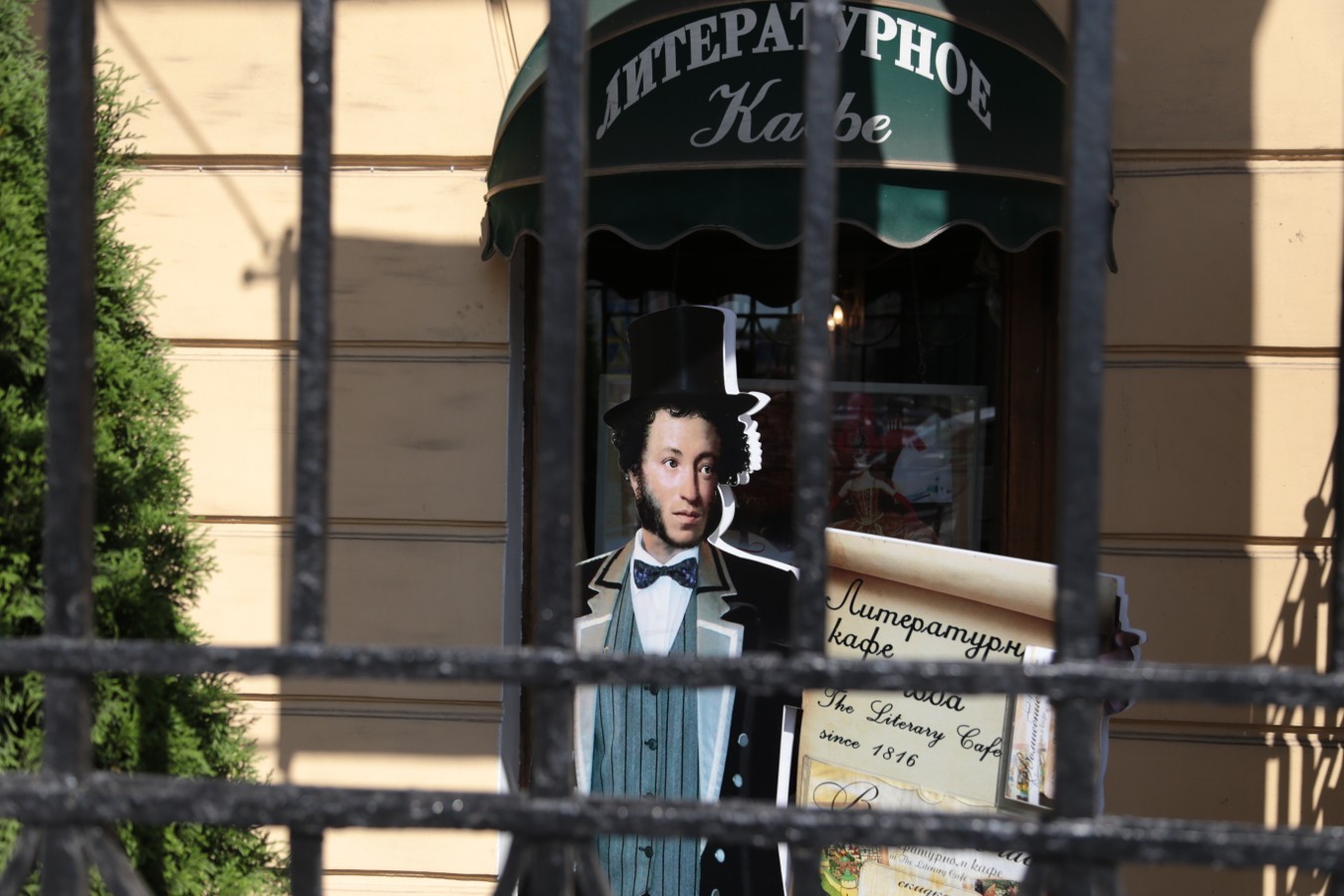 Подарочный сертификат Литературный Петербург, Петроград, Ленинград — на велосипеде до 1 участников 2 час. Москва БоксДари
