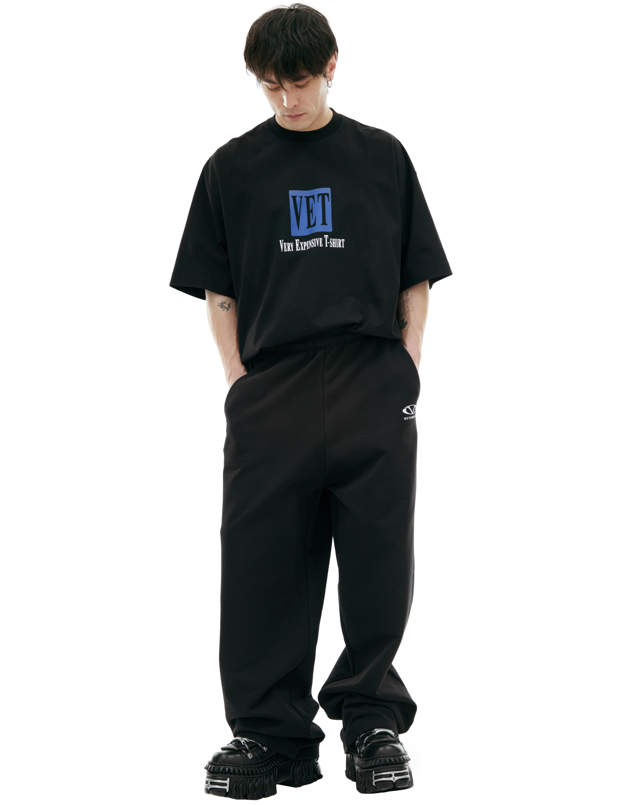 Черные брюки с логотипом VETEMENTS UA66SP600BW