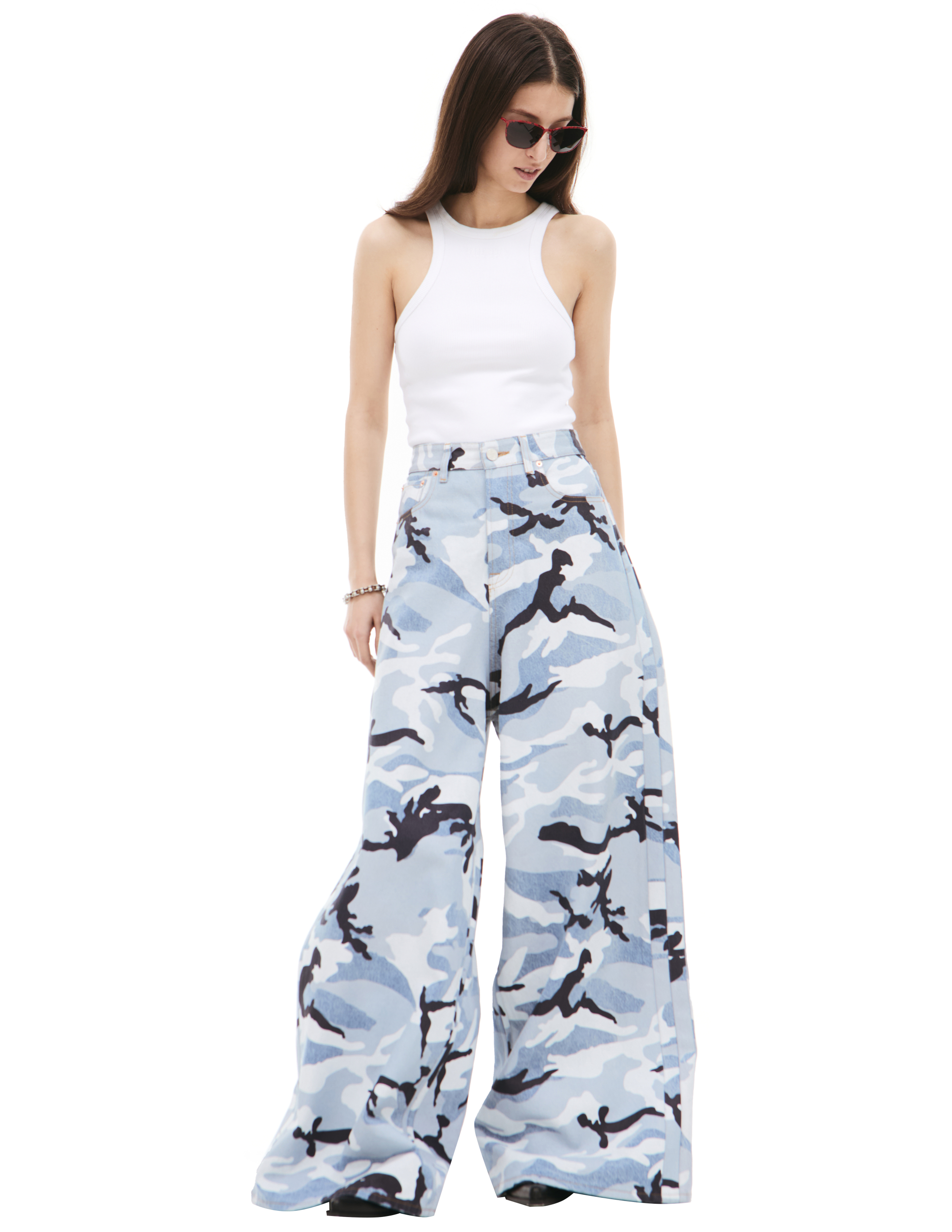 Камуфляжные джинсы карго VETEMENTS UA65PA850N