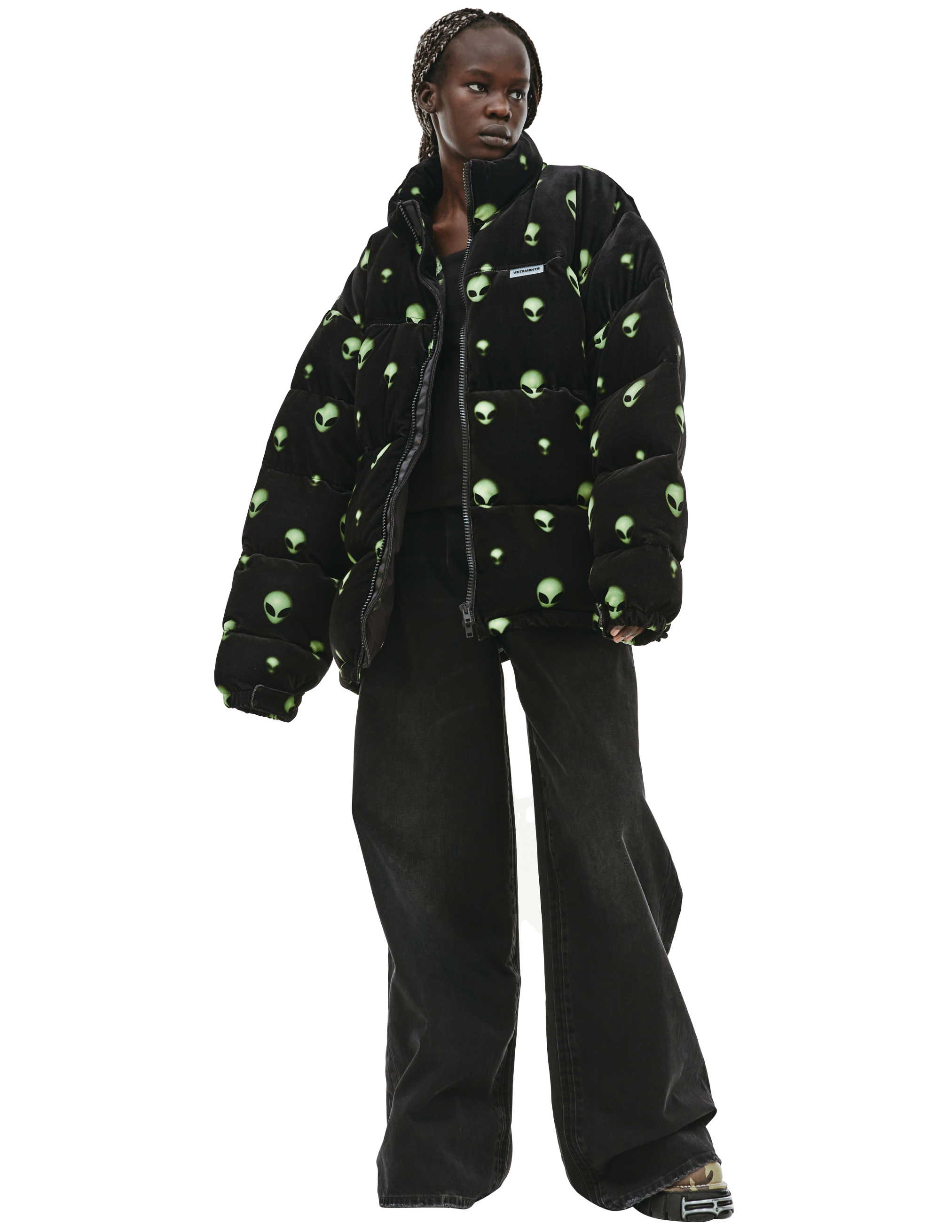 Бархатный пуховик с принтом VETEMENTS UA53JA600E/2710