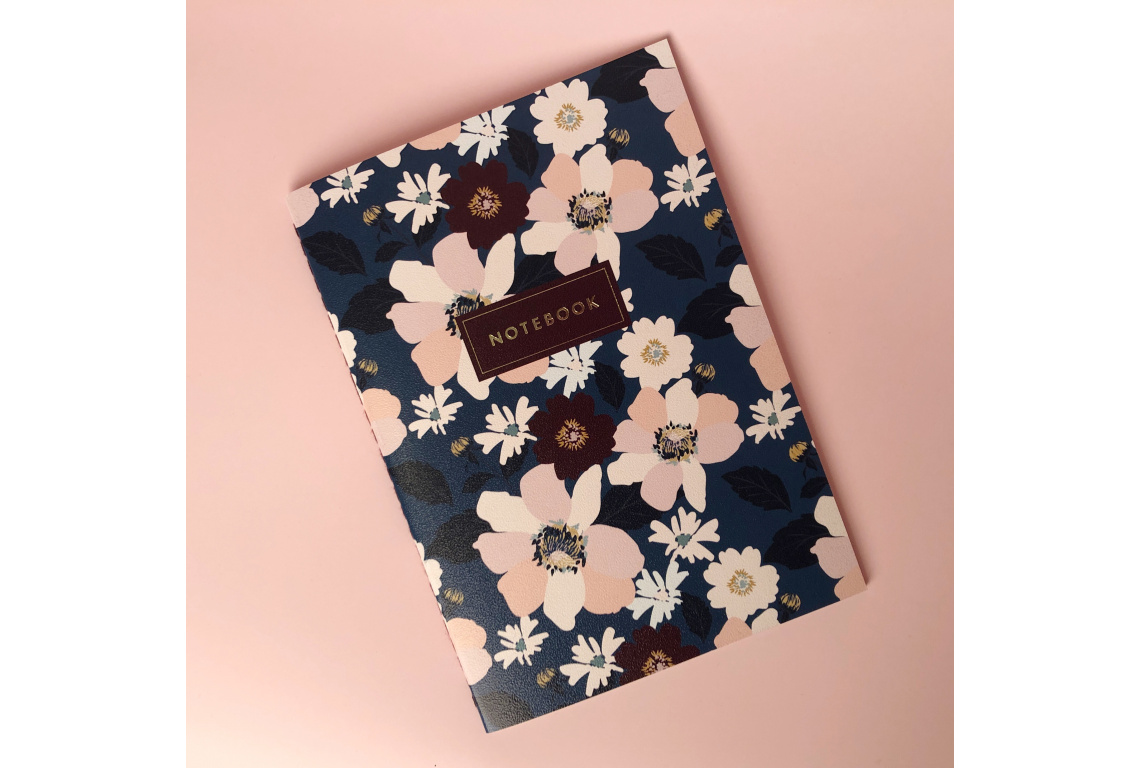 Тетрадь в клетку Dark blue flowers А5 24 л 90 г слоновая кость, сшивка, ламинация Подписные издания ПИ-1100108