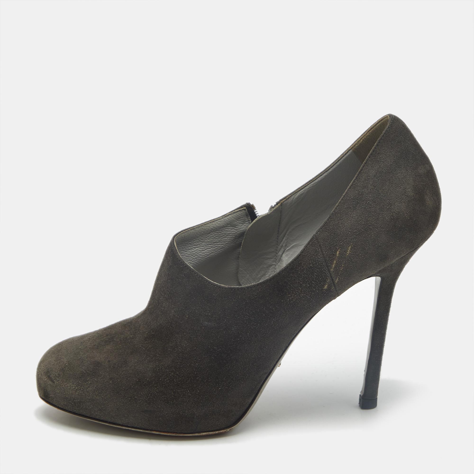 Gianvito Rossi Size 40.5 Grey Suede Booties
