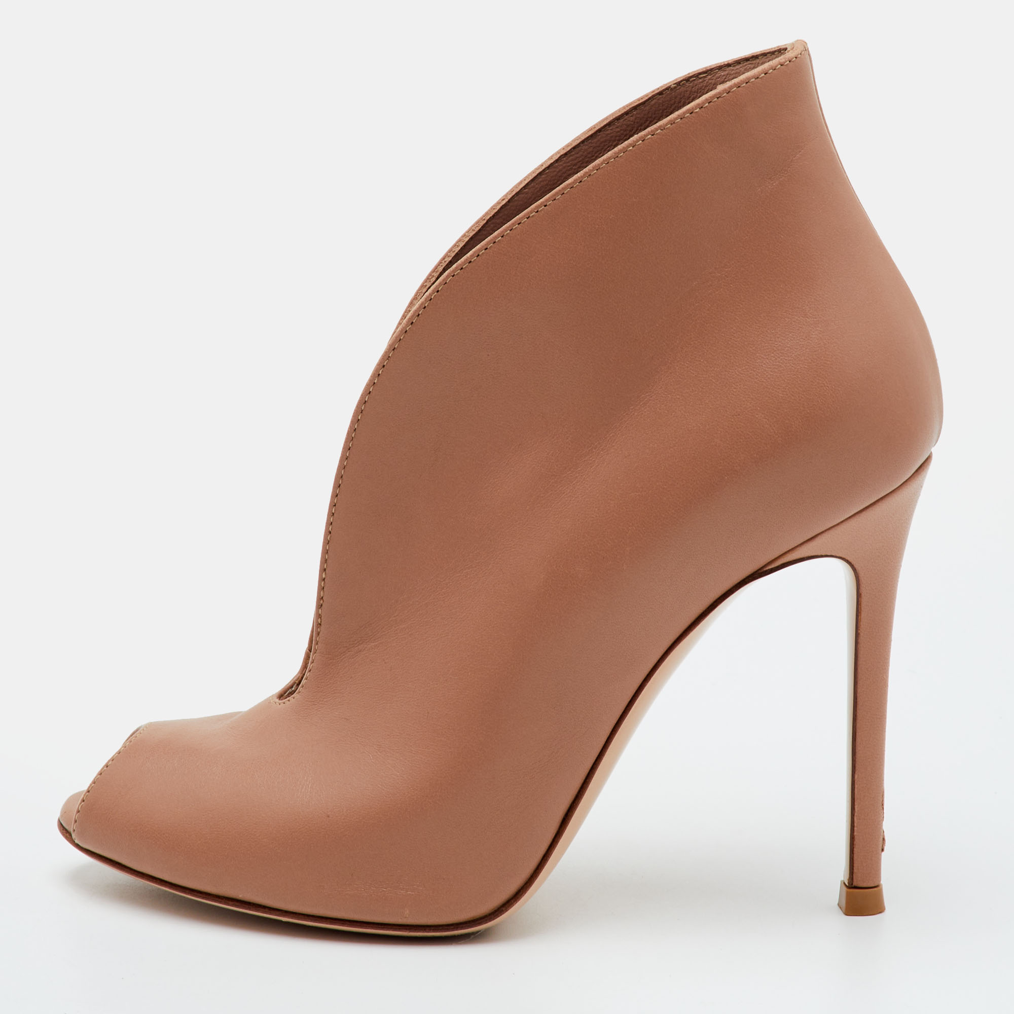 Gianvito Rossi Vamp Size 35 Beige Leather Booties