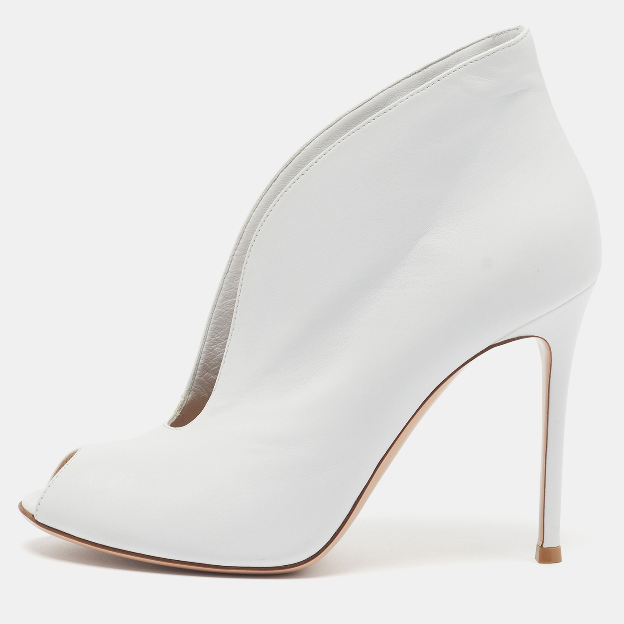 Gianvito Rossi Vamp Size 38.5 White Leather Booties