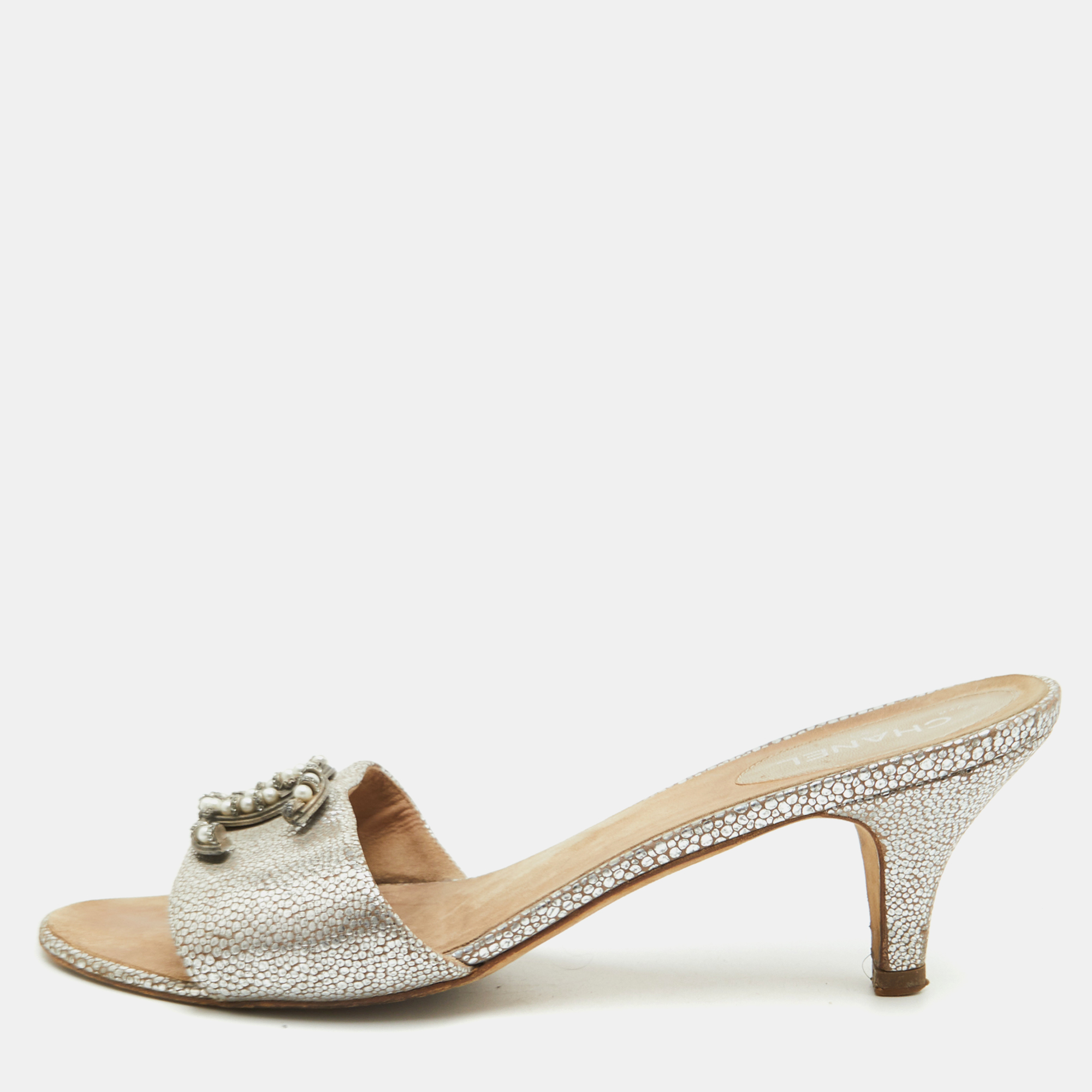 Chanel CC Logo Size 39 Silver Metallic Leather Slide Sandals
