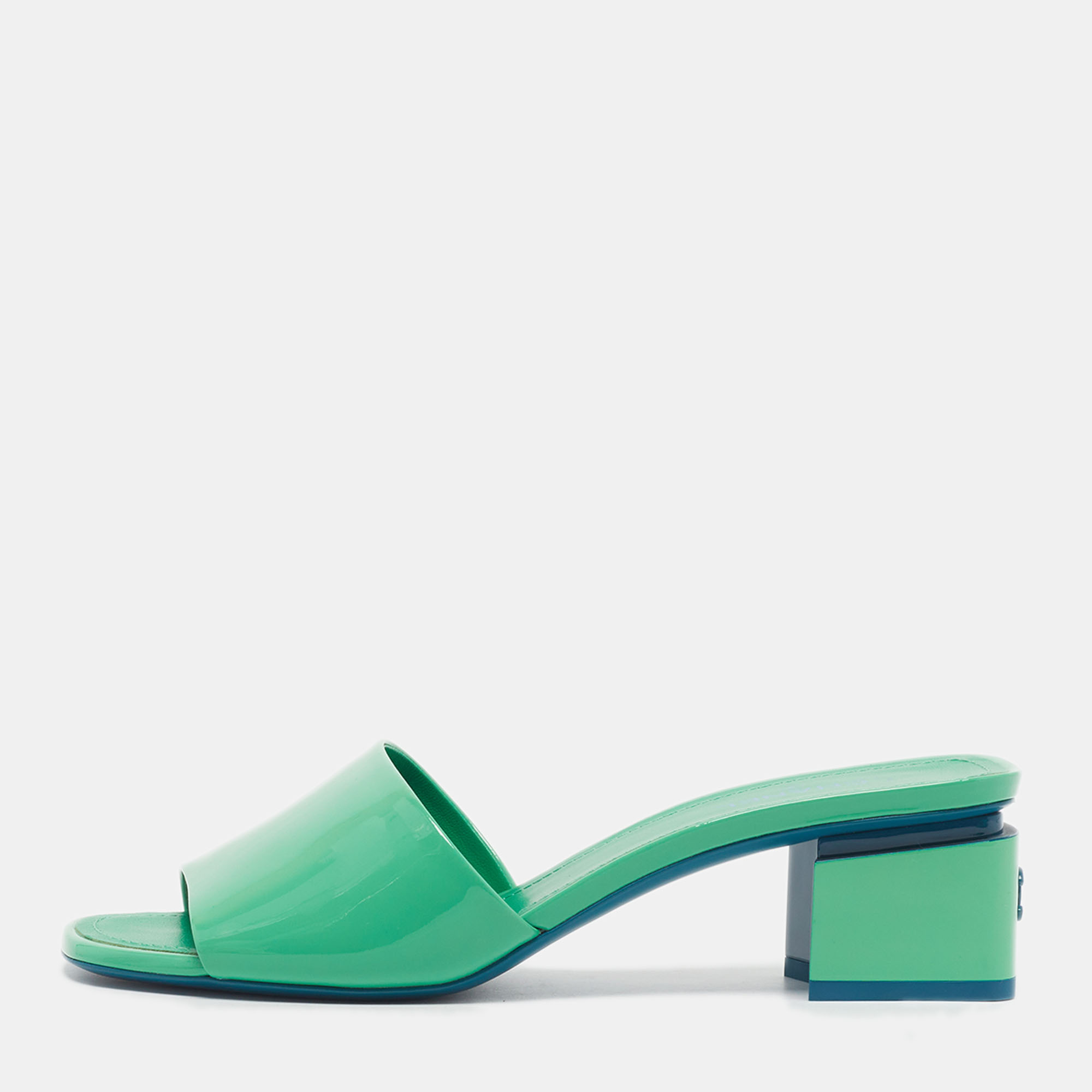 Chanel Size 39 Green Patent Leather Slide Sandals