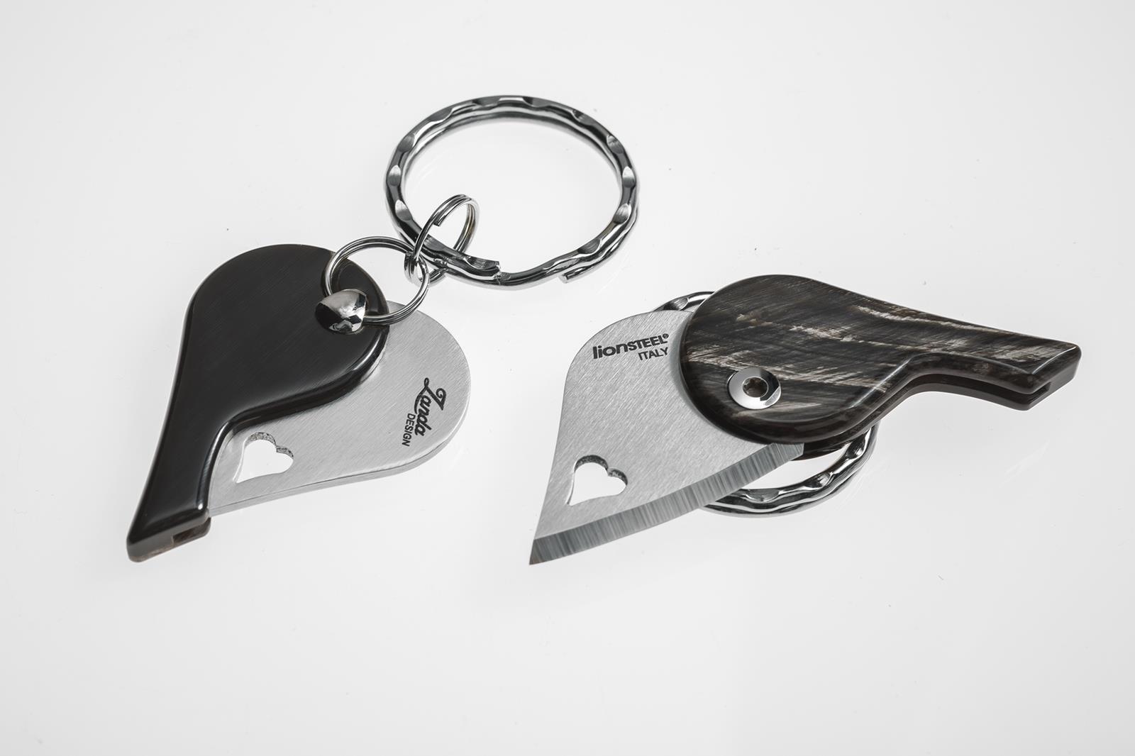 Нож-брелок складной сердце LionSteel LB CO - LionBeat Horn, сталь 440, рукоять черный рог Lion Steel