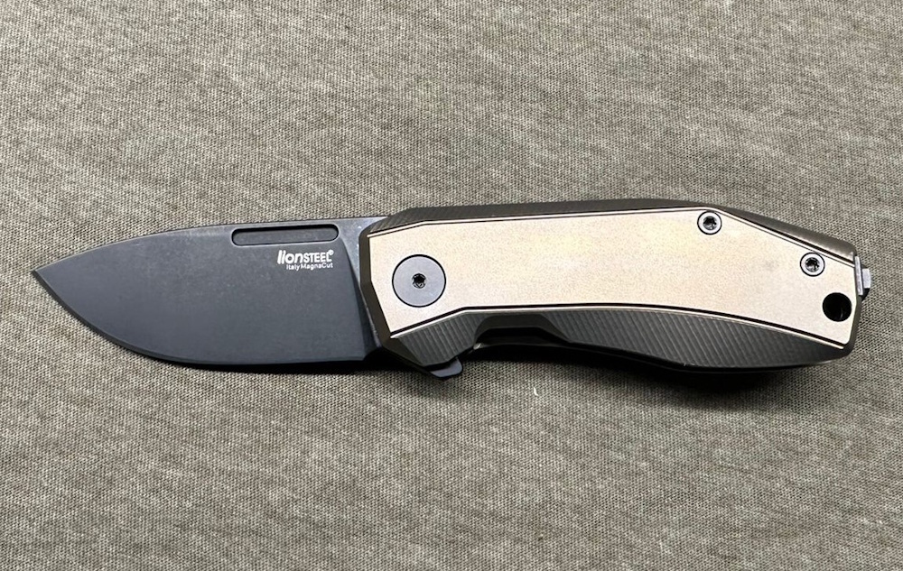 Складной нож LionSteel NANO, сталь MagnaCut, рукоять титан Lion Steel