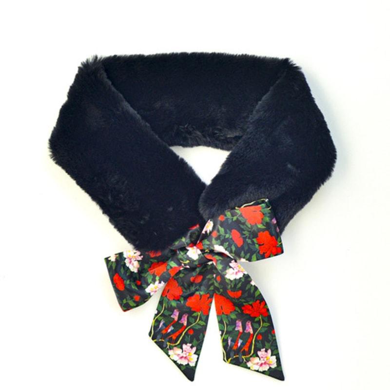 HAUT COLLECTION Aran Muffler Lovely birds in flowers Lovely birds in flowers black Mayfashion